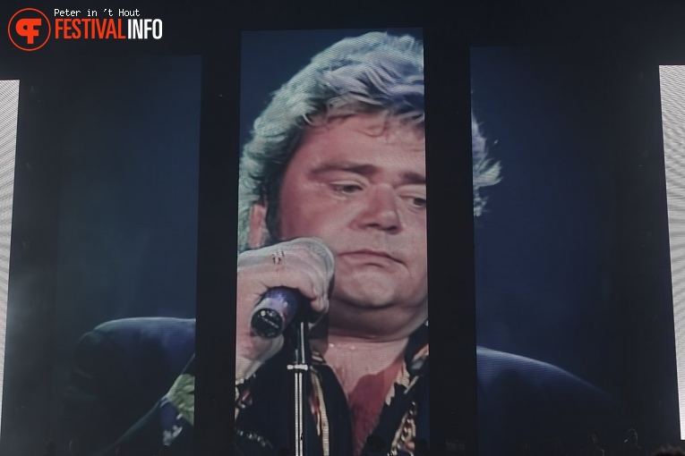 Andre Hazes (†2004) op Holland Zingt Hazes 2023 - 10/03 - Ziggo Dome foto