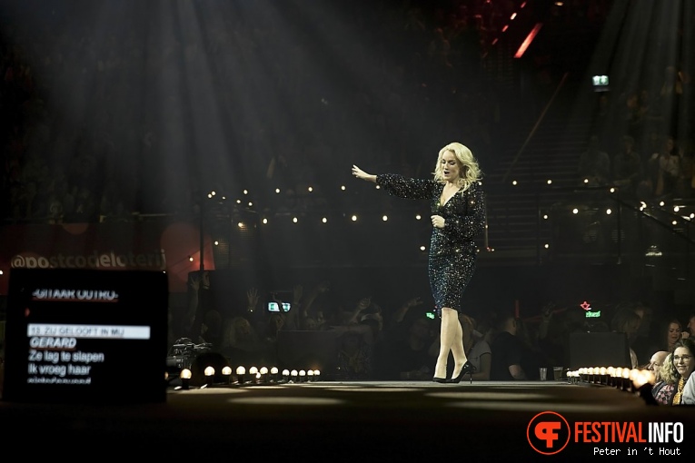 Samantha Steenwijk op Holland Zingt Hazes 2023 - 10/03 - Ziggo Dome foto