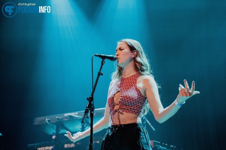 Jet van der Steen op Blanks - 12/03 - TivoliVredenburg foto