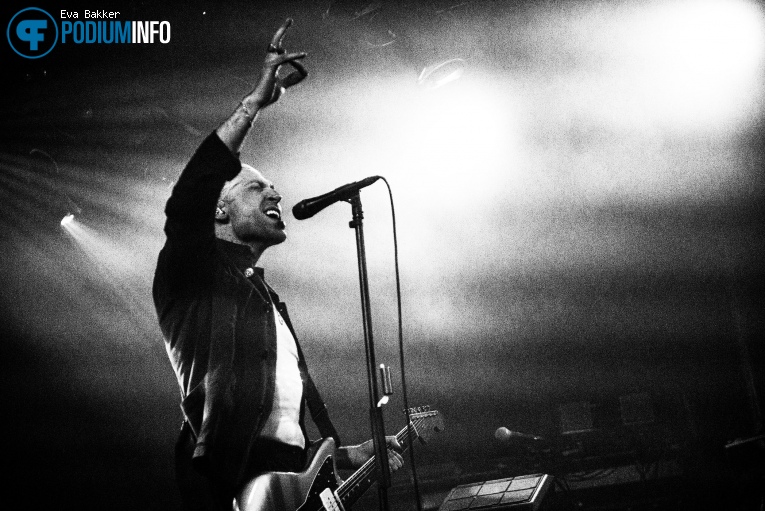 GLU op The Blue Stones - 01/04 - Melkweg foto