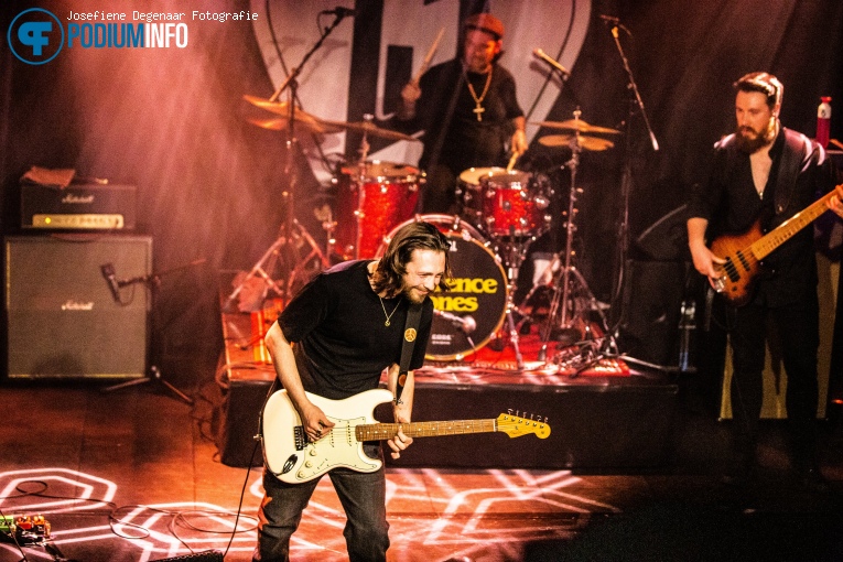 Laurence Jones op Laurence Jones - 06/04 - Patronaat foto