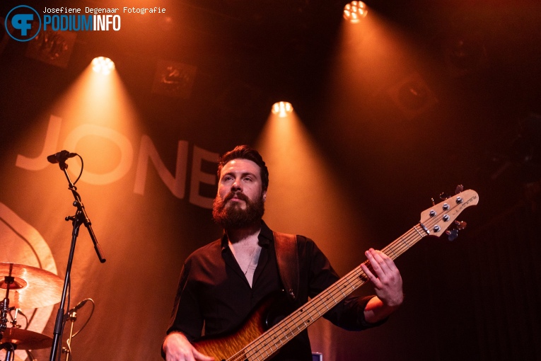 Laurence Jones op Laurence Jones - 06/04 - Patronaat foto