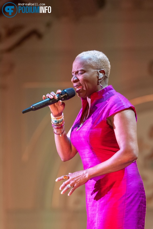 Angelique Kidjo op Angelique Kidjo - 30/04 - Concertgebouw foto