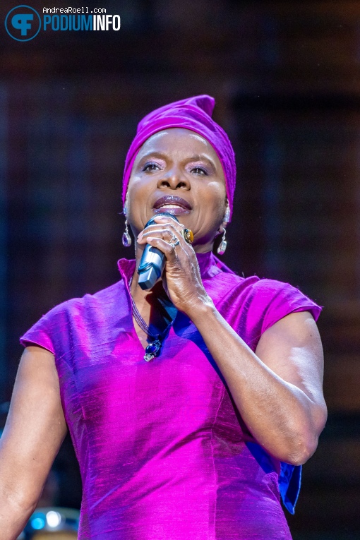 Angelique Kidjo op Angelique Kidjo - 30/04 - Concertgebouw foto