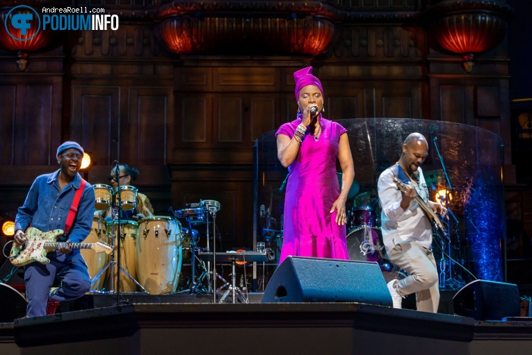Angelique Kidjo op Angelique Kidjo - 30/04 - Concertgebouw foto