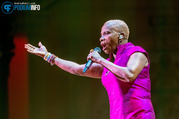 Angelique Kidjo op Angelique Kidjo - 30/04 - Concertgebouw foto