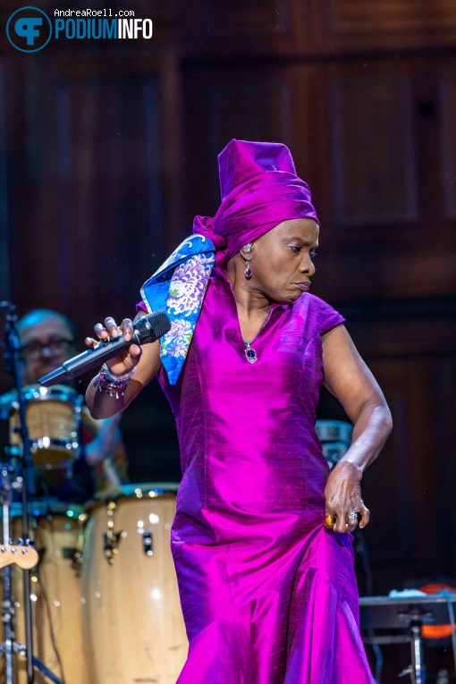 Angelique Kidjo op Angelique Kidjo - 30/04 - Concertgebouw foto