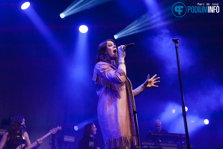 Floor Jansen op Floor Jansen - 12/04 - 013 foto