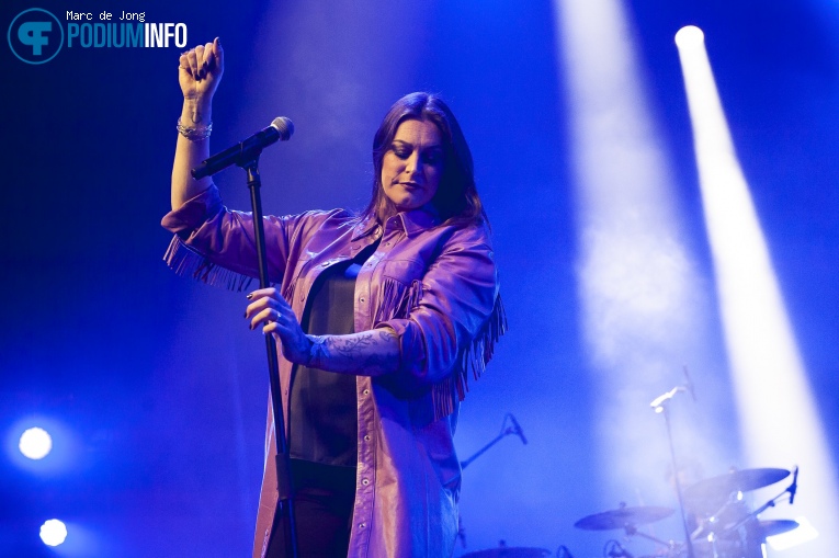 Floor Jansen op Floor Jansen - 12/04 - 013 foto
