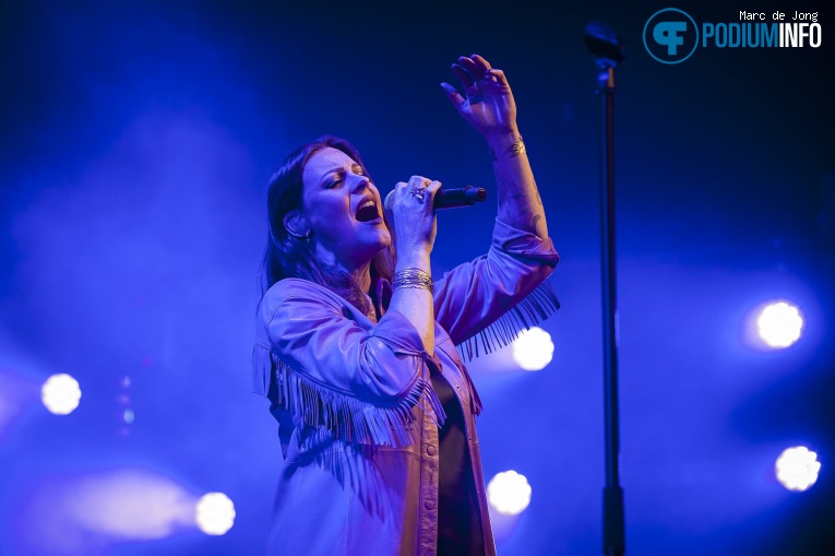 Floor Jansen op Floor Jansen - 12/04 - 013 foto