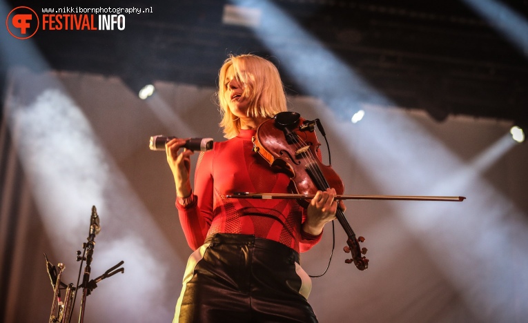 Son Mieux op Paaspop 2023 - zaterdag foto