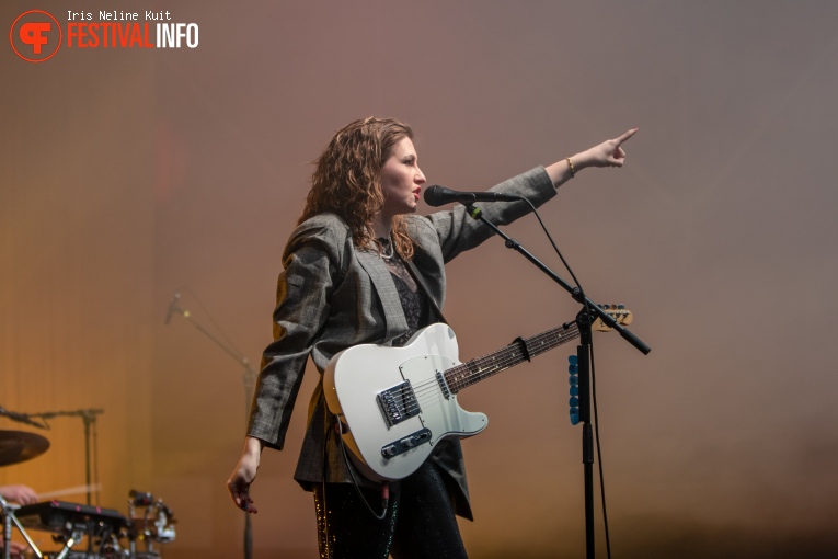 Wies (zangeres, 2008) op Paaspop 2023 - zaterdag foto