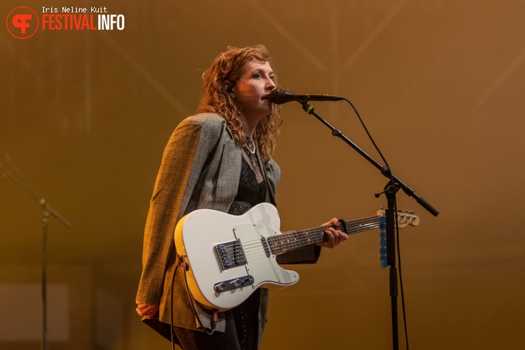 Wies (zangeres, 2008) op Paaspop 2023 - zaterdag foto
