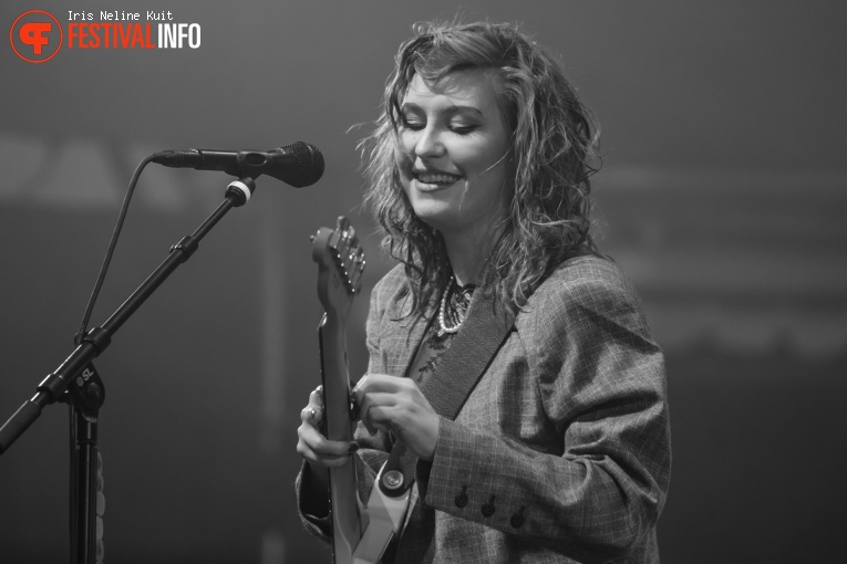 Wies (zangeres, 2008) op Paaspop 2023 - zaterdag foto