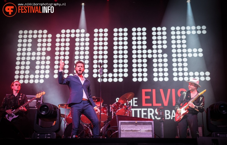 Bouke & the Elvis Matters Band op Paaspop 2023 - Zondag foto