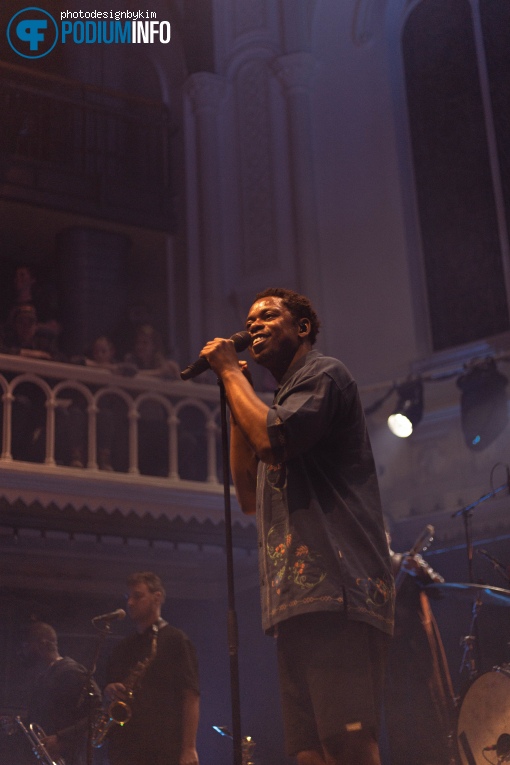 Typhoon op Typhoon - 12/04 - Paradiso foto