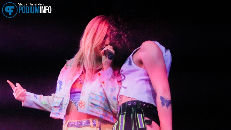 Hayley Kiyoko op Hayley Kiyoko - 13/04 - Melkweg foto