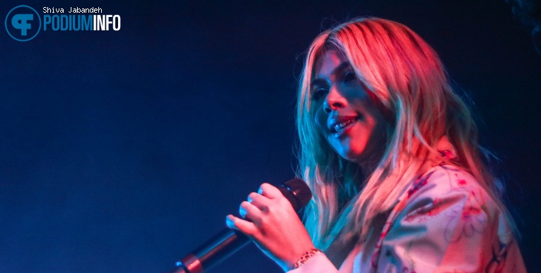 Hayley Kiyoko op Hayley Kiyoko - 13/04 - Melkweg foto