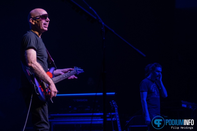 Joe Satriani op Joe Satriani - 13/04 - Muziekcentrum Enschede foto