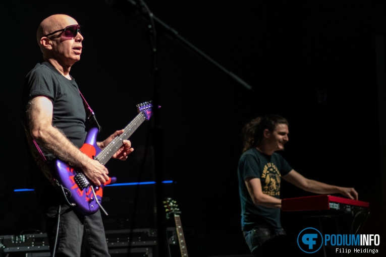 Joe Satriani op Joe Satriani - 13/04 - Muziekcentrum Enschede foto