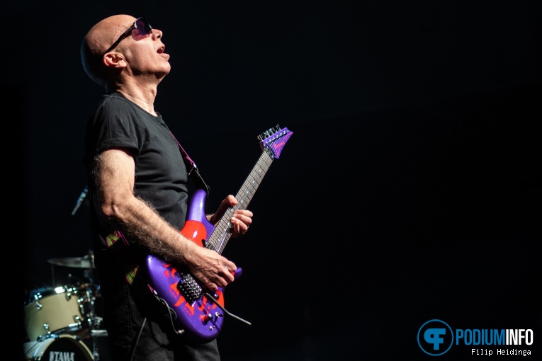 Joe Satriani op Joe Satriani - 13/04 - Muziekcentrum Enschede foto