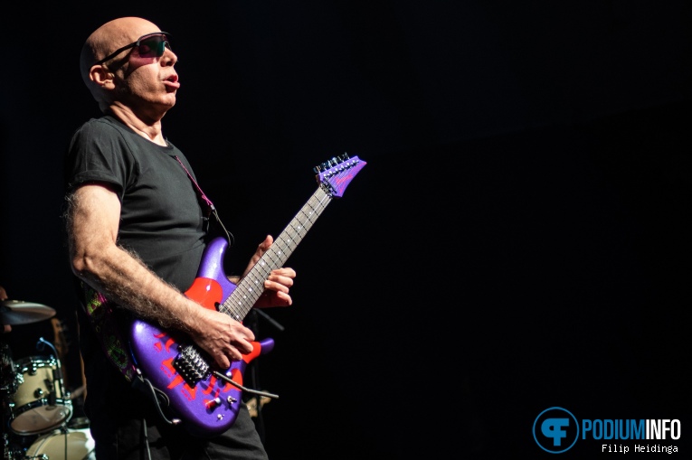 Joe Satriani op Joe Satriani - 13/04 - Muziekcentrum Enschede foto