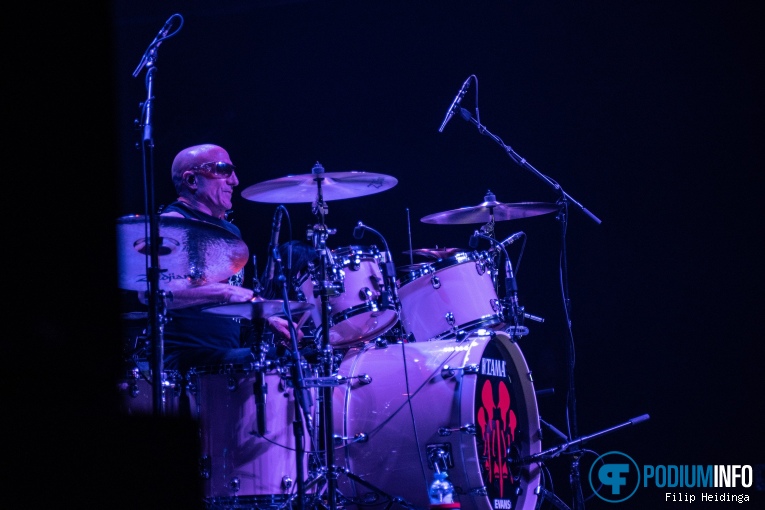 Joe Satriani op Joe Satriani - 13/04 - Muziekcentrum Enschede foto