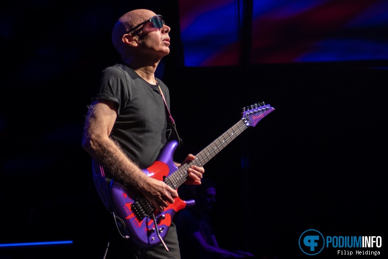Joe Satriani op Joe Satriani - 13/04 - Muziekcentrum Enschede foto