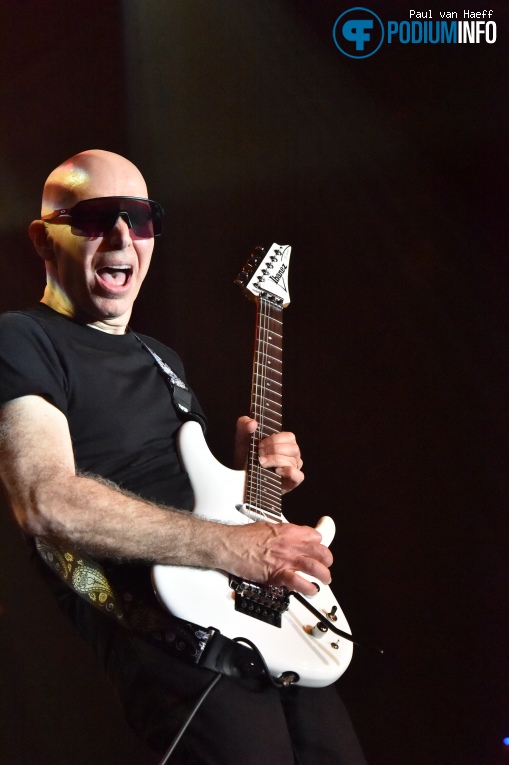 Joe Satriani op Joe Satriani - 14/04 - Melkweg foto