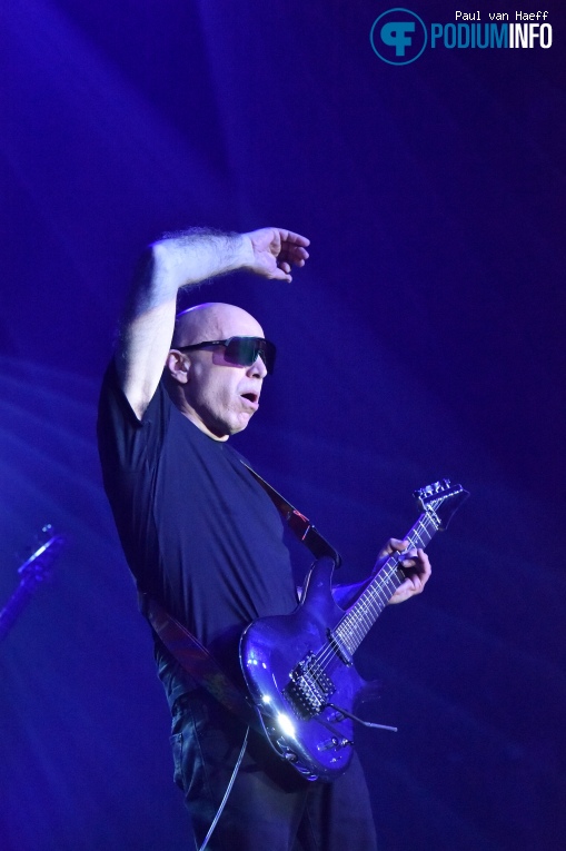 Joe Satriani op Joe Satriani - 14/04 - Melkweg foto