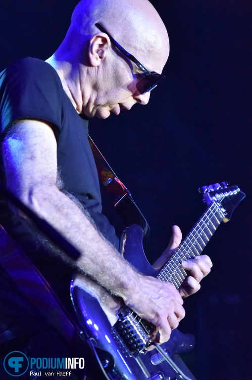 Joe Satriani op Joe Satriani - 14/04 - Melkweg foto