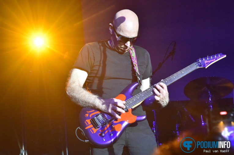 Joe Satriani op Joe Satriani - 14/04 - Melkweg foto
