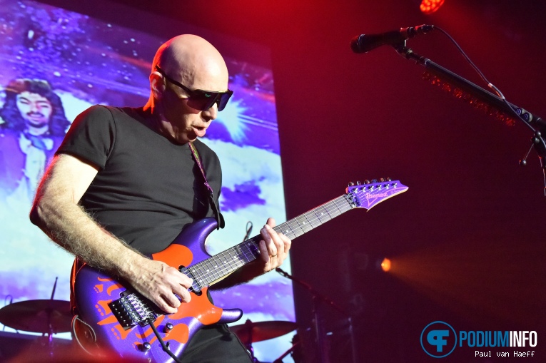 Joe Satriani op Joe Satriani - 14/04 - Melkweg foto