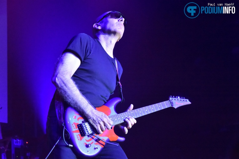 Joe Satriani op Joe Satriani - 14/04 - Melkweg foto