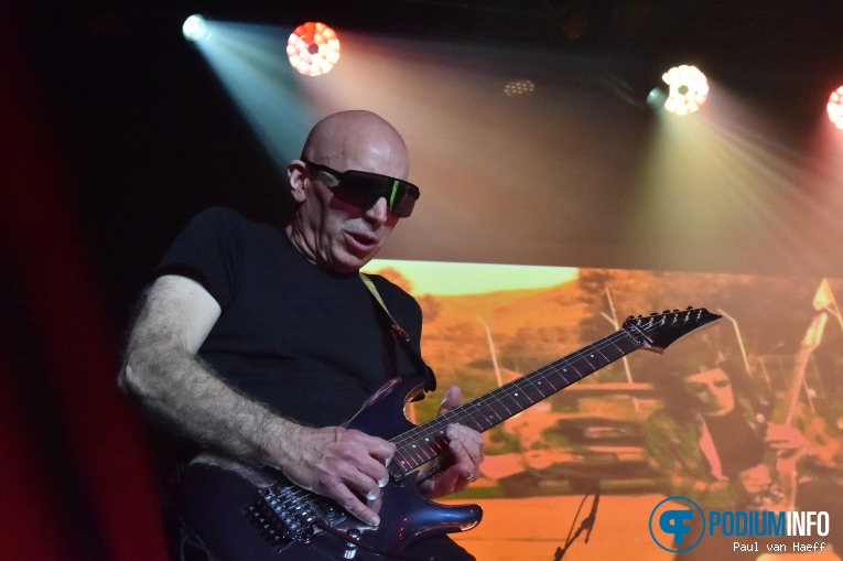 Joe Satriani op Joe Satriani - 14/04 - Melkweg foto