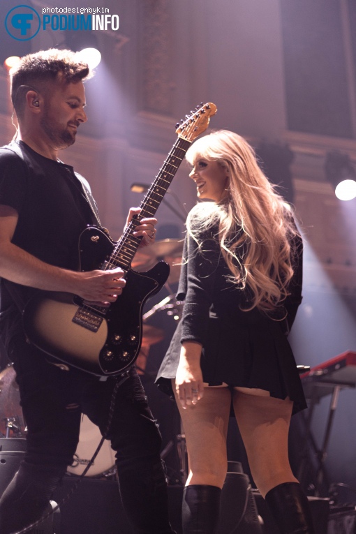 Chloe Adams op Benson Boone - 20/04 - Paradiso foto