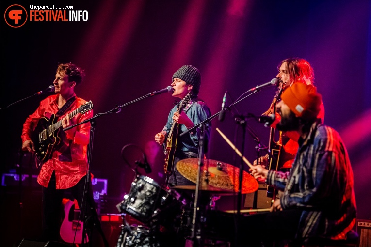 Big Thief op Motel Mozaïque 2023 foto