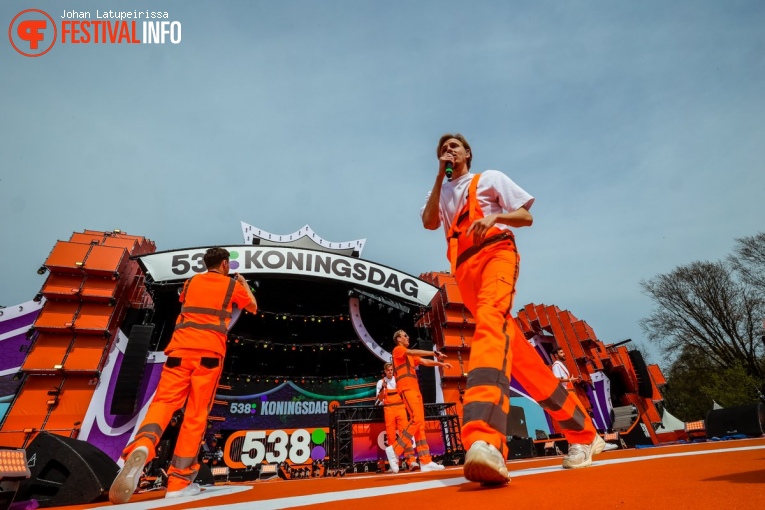 Bankzitters op 538 Koningsdag 2023 foto