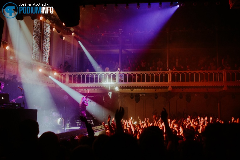 Emlyn op Ava Max - 28/04 - Paradiso foto