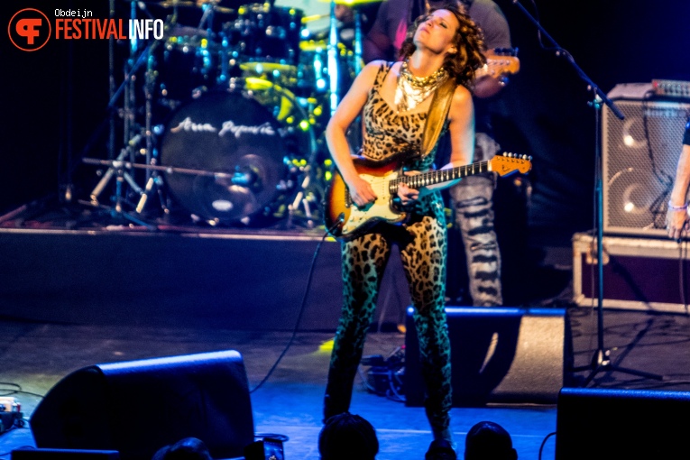 Ana Popovic op Rhythm & Blues Night foto