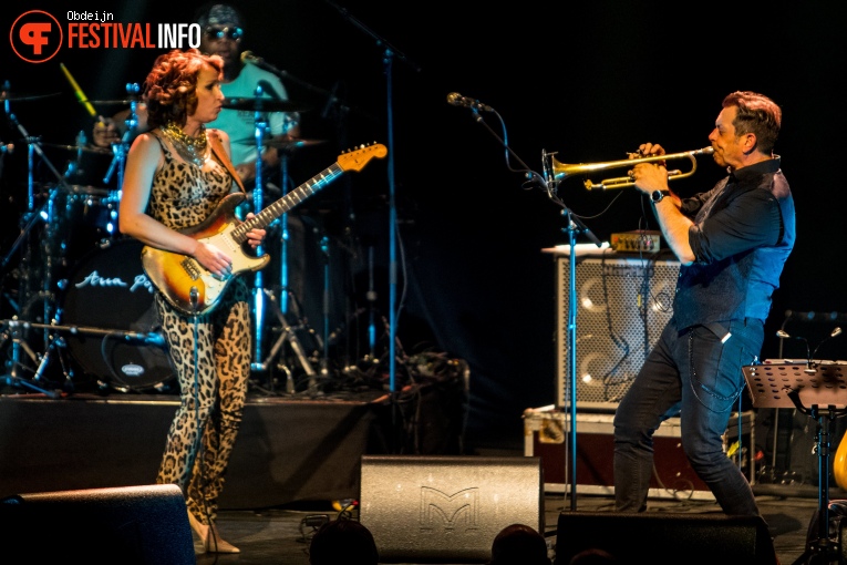 Ana Popovic op Rhythm & Blues Night foto