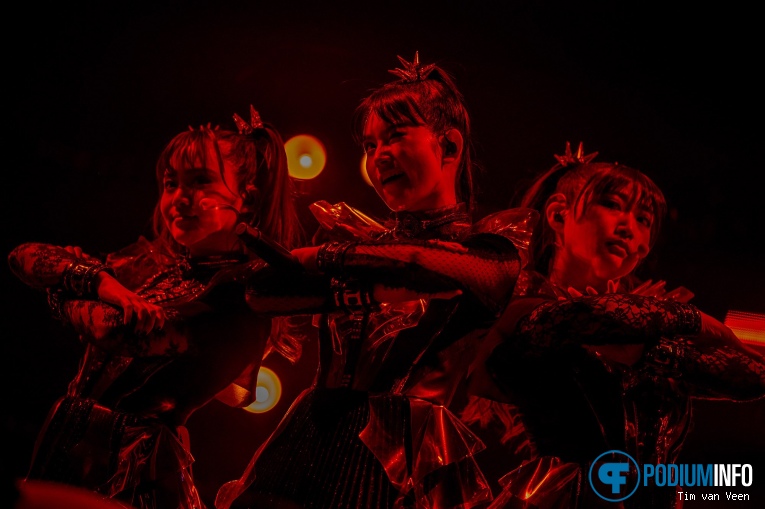 Babymetal op Sabaton - 3/5 - Ziggo Dome foto