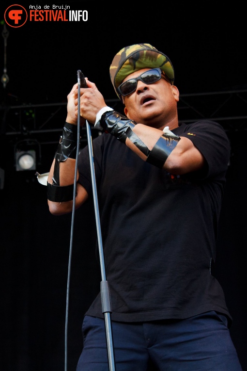 Rudeboy Plays Urban Dance Squad op Bevrijdingsfestival Zuid-Holland 2023 foto