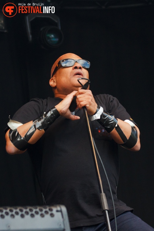 Rudeboy Plays Urban Dance Squad op Bevrijdingsfestival Zuid-Holland 2023 foto