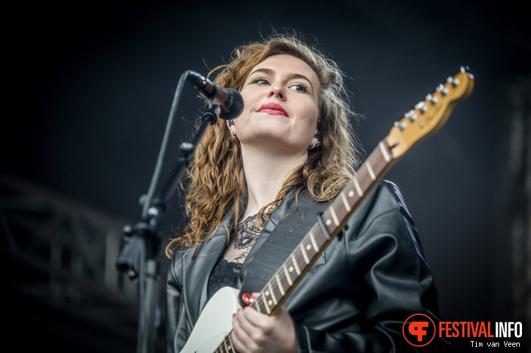 Wies (zangeres, 2008) op Bevrijdingspop Haarlem 2023 foto
