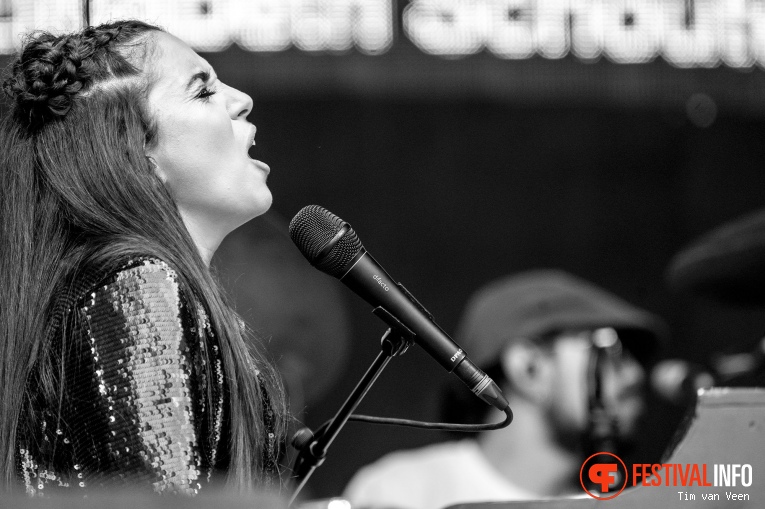 Karsu op Bevrijdingspop Haarlem 2023 foto