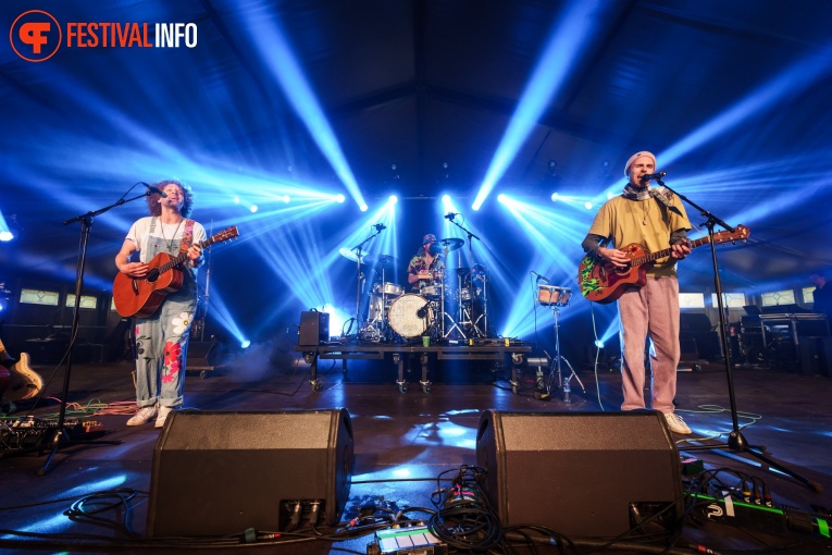 Goldkimono op Bevrijdingsfestival Overijssel 2023 foto