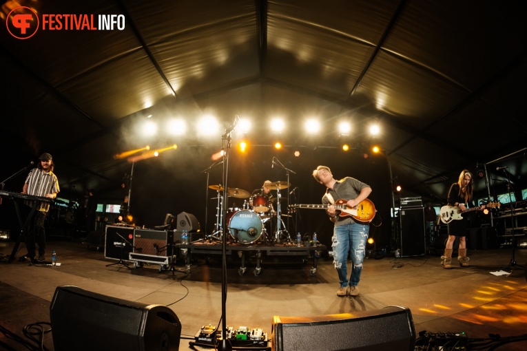 Spencer Mackenzie op Bevrijdingsfestival Overijssel 2023 foto