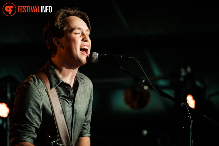 Spencer Mackenzie op Bevrijdingsfestival Overijssel 2023 foto