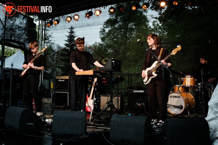 Oh Whale op Bevrijdingsfestival Overijssel 2023 foto